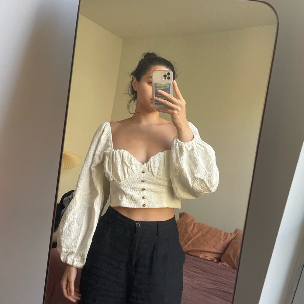 SABOSKIRT Cream Off-Shoulder Crop Top (L)